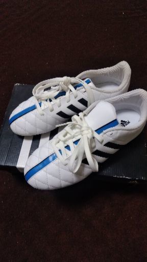 アディダス　サッカースパイク　22.5㎝