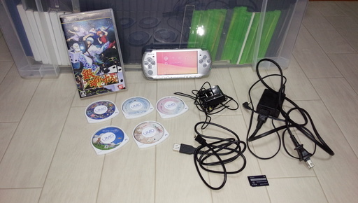 PSP3000とゲームソフトおまけ