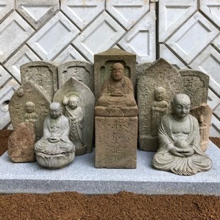 お墓のクリーニング、戒名彫り等、墓石の事なら何でも承ります。 - リフォーム