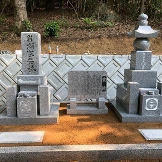 お墓のクリーニング、戒名彫り等、墓石の事なら何でも承ります。 - 高松市