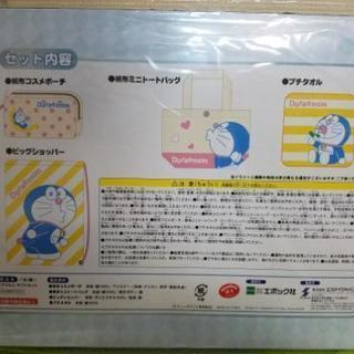 【値下げしました】ドラえもんギフトセット　バック２　タオル　ポーチの画像
