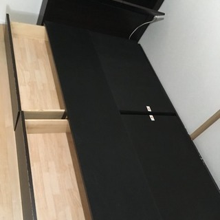 シングルベッド 便利な収納、照明、コンセント付の画像