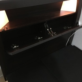 シングルベッド 便利な収納、照明、コンセント付の画像