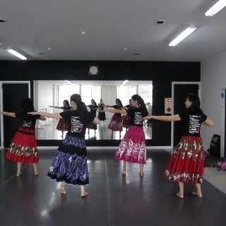 初心者さん大歓迎のフラダンス♪年齢問わずで基礎から＼(^o^)／の画像