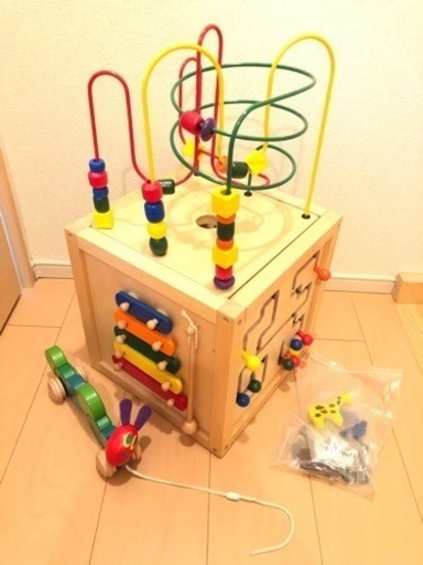 はらぺこあおむしのおもちゃと知育ボックス