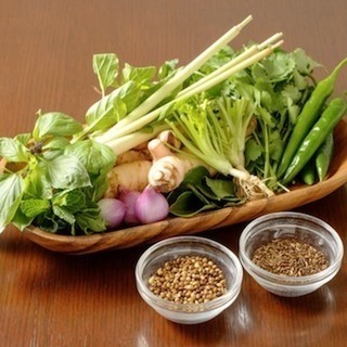 石臼を使って材料を仕込み！本物のタイ料理を学べるキッチン♪スパイスや調味料を格安購入可能◎の画像