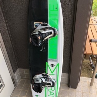 ウェイクボード、ビンディングセットの画像