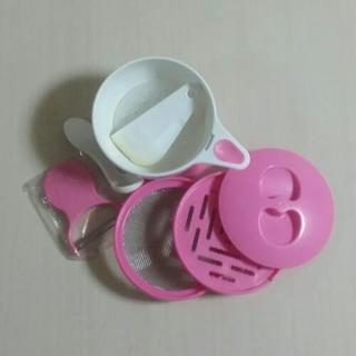 離乳食　調理セット・ベビーエプロン・麺カッター・離乳食本の画像