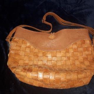 【再再値下げ】ロビタ☆革メッシュのショルダーバッグ☆大容量☆ちょい難アリですがマザーバッグにいかが？の画像