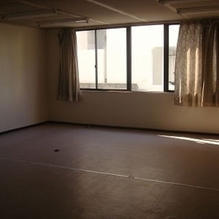 新居浜市 サンロイヤル欄振留 200m2 【9.7万円】学習塾･接骨院･事務所などに最適です！ − 愛媛県