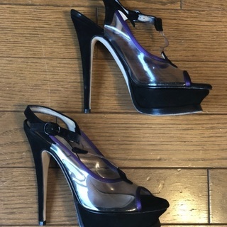 着画あり！5000円お値下げしました！超可愛いイヴサンローラン　美脚クリアヒールサンダル♡の画像