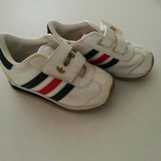 アディダス　子ども用靴の画像