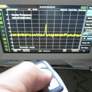 確実な調査は高性能な測定器で、盗聴器発見　電波式盗撮カメラ発見　電波関係の専門です　スペクトラムアナライザー保有で盗聴器調査　検索調査　盗聴器確実に発見　盗聴器確実な調査　全ての周波数を検出　全周波数を調査　正確な測定調査  レベルの高い測定調査ができます 受信機だけの調査とはレベルが違います 盗聴高度な調査 和歌山地元盗聴調査会社 検索調査能力は大学理工学部や工業大学レベルです        （レシーバーや簡易な発見測定器だけで調査を行うような いんちき業者ではありません ）          - 和歌山市