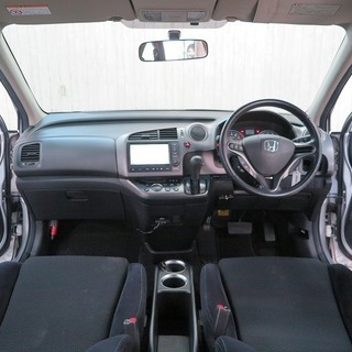 どなたでもクルマがローンで買えます！　くるまのミツクニ東京足立店！　金利は一切かかりません！　仮審査随時受付中♪　【ストリーム】　の画像