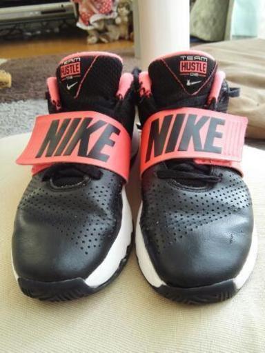 【価格見直し】ナイキ ( NIKE ) バスケットシューズ チーム ハッスル D 8 GS 881941-002 (22.5cm)
