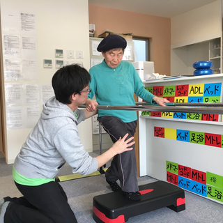 【給与17万4,000円～】半日タイプの運動特化型デイサービスで、一緒に働きましょう！の画像
