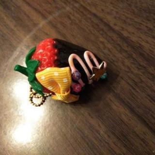 新品未使用・リアルチョコがけイチゴ　ストラップ