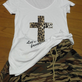 値下処分！迷彩ミニスカートとＴシャツ