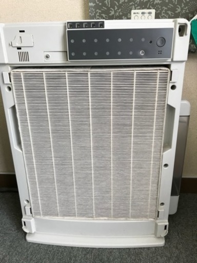 加湿器付き空気清浄機。3000円で譲ります。引き取りに来られる方限定