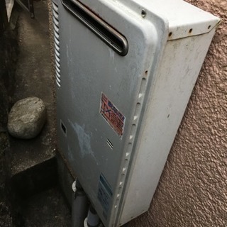 給湯器交換！蛍光灯のLEDバイパス工事！防犯カメラ設置！