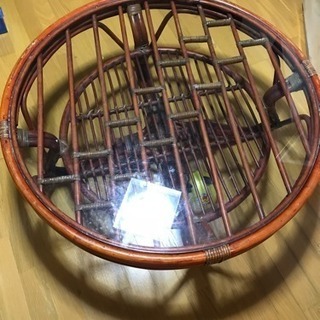 ガラス製テーブルもらってください。の画像