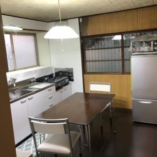 三重県 四日市ゲストハウス（シェアハウスです）3月～2019年3。4月募集です。TVベット付、無料Wi-Fi、自動車用途駐車場あります。 − 三重県