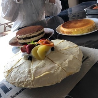 豪華なスイーツパーティー✨(*☻-☻*)(´∀｀*)7人のパティシエが腕を振るってます🎶 − 大阪府