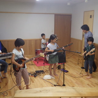 小学生のロックバンド - 新宿区