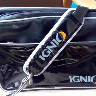 ★　IGNO エナメルバッグ大きめ　訳アリ★