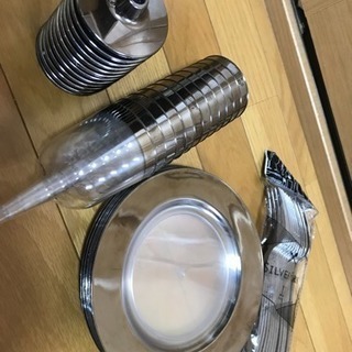 プレート、グラス、フォークのセット