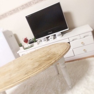 TV、ブルーレイプレイヤー、TV台、ローテーブルの画像