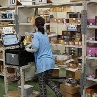 完全土日祝休み　倉庫内でのピッキング