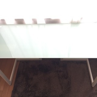 ガラステーブルの画像