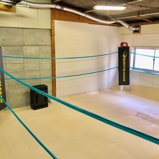 キックボクシングでダイエット・エクササイズ・トレーニング・ストレス解消しませんか？今なら入会金半額、グローブ＆バンテージプレゼント中の画像