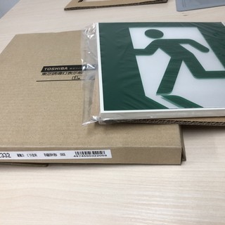 東芝 ET-42332 誘導灯表示板 避難口 ピクト左向