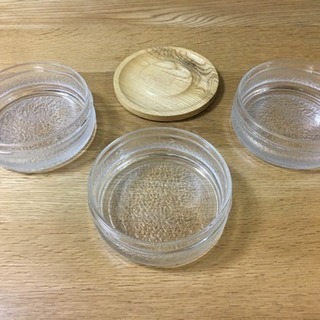 【ガラス食器・皿】３点セット（木製ふた１枚付き）