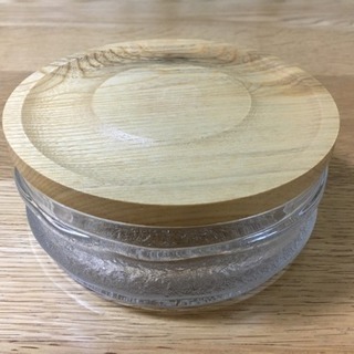 【ガラス食器・皿】３点セット（木製ふた１枚付き）の画像