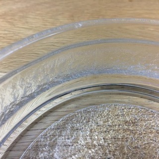 【ガラス食器・皿】３点セット（木製ふた１枚付き）の画像