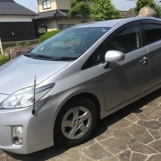 トヨタプリウスシルバー