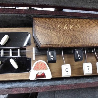 電気琴 りんどう 大正琴 中古 ジャンク ケース付き 楽器　西岡店の画像