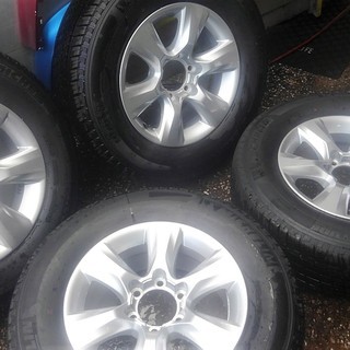 美品 トヨタ ランクル プラド 純正 ２６５/６５R１７タイヤ ホイール４本の画像