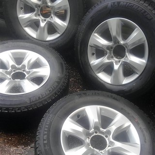 美品 トヨタ ランクル プラド 純正 ２６５/６５R１７タイヤ ホイール４本の画像