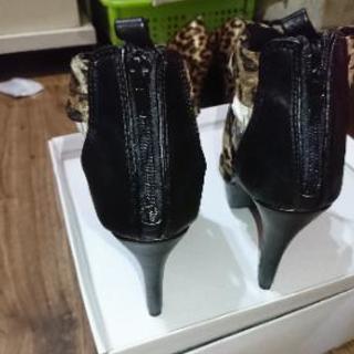 新品未使用です。ヒョウ柄のサンダル(約10センチヒール)の画像