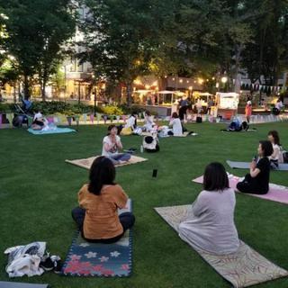 Relax Night Yoga in南池袋公園 - スポーツ