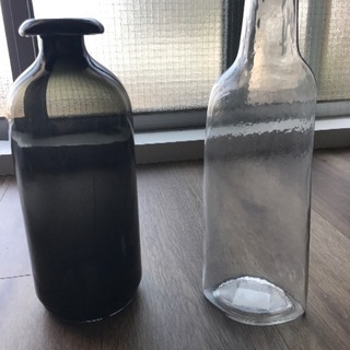 ガラス製の花瓶セット の画像