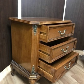 アンティーク棚の画像