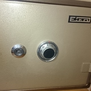 EIKO耐火金庫　ダイヤルと鍵付き　中古　取りに来ていただける方の画像
