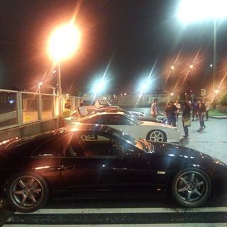 夜な夜な都内のどこかに集まってクルマを並べたりするチーム - 友達
