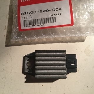 ホンダ純正レギュレートレクチファイヤー【中古】31600-GW0...