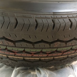 200系ハイエース(5型)純正タイヤ。ホイールセットの画像